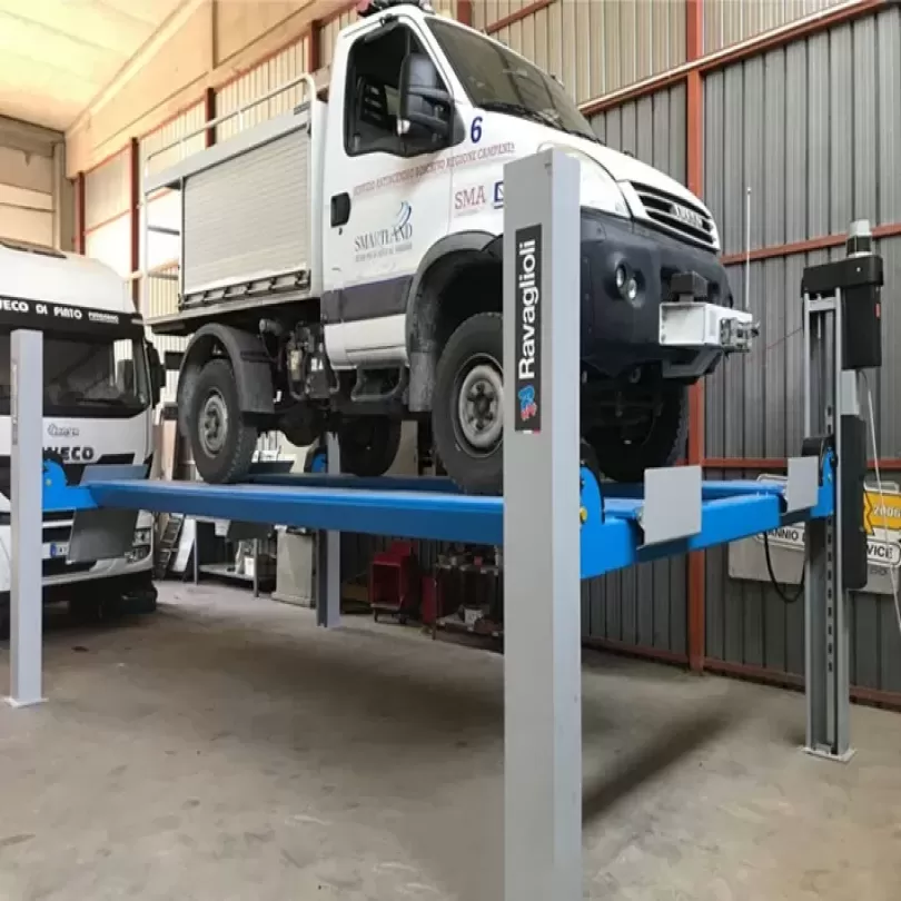 4-pillar lift checks the angle of 4-ton wheel placement